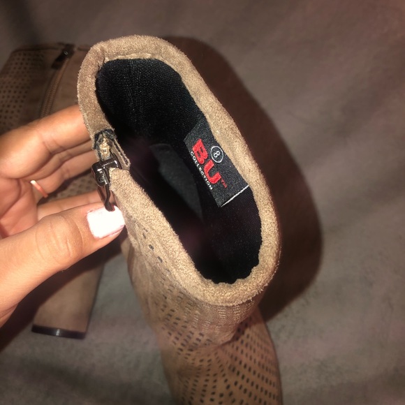 Cute Suede Boots - Picture 2 of 5